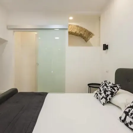 Historical Workshop Apartment - Fico-2